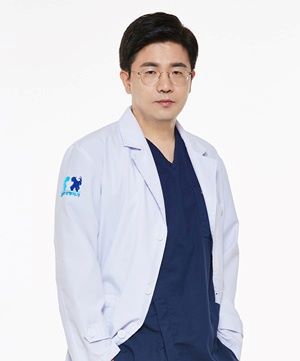 눈꺼풀 처짐엔 이마거상, 쌍꺼풀 라인 개선도 가능 [윤정호 원장 칼럼]