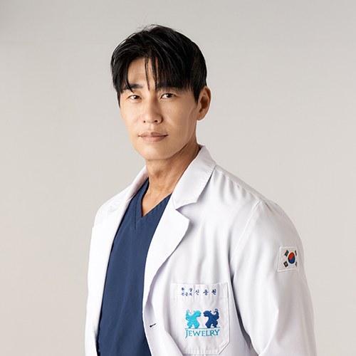 남성 코성형 직선 라인과 얼굴 균형 고려가 중요한 이유